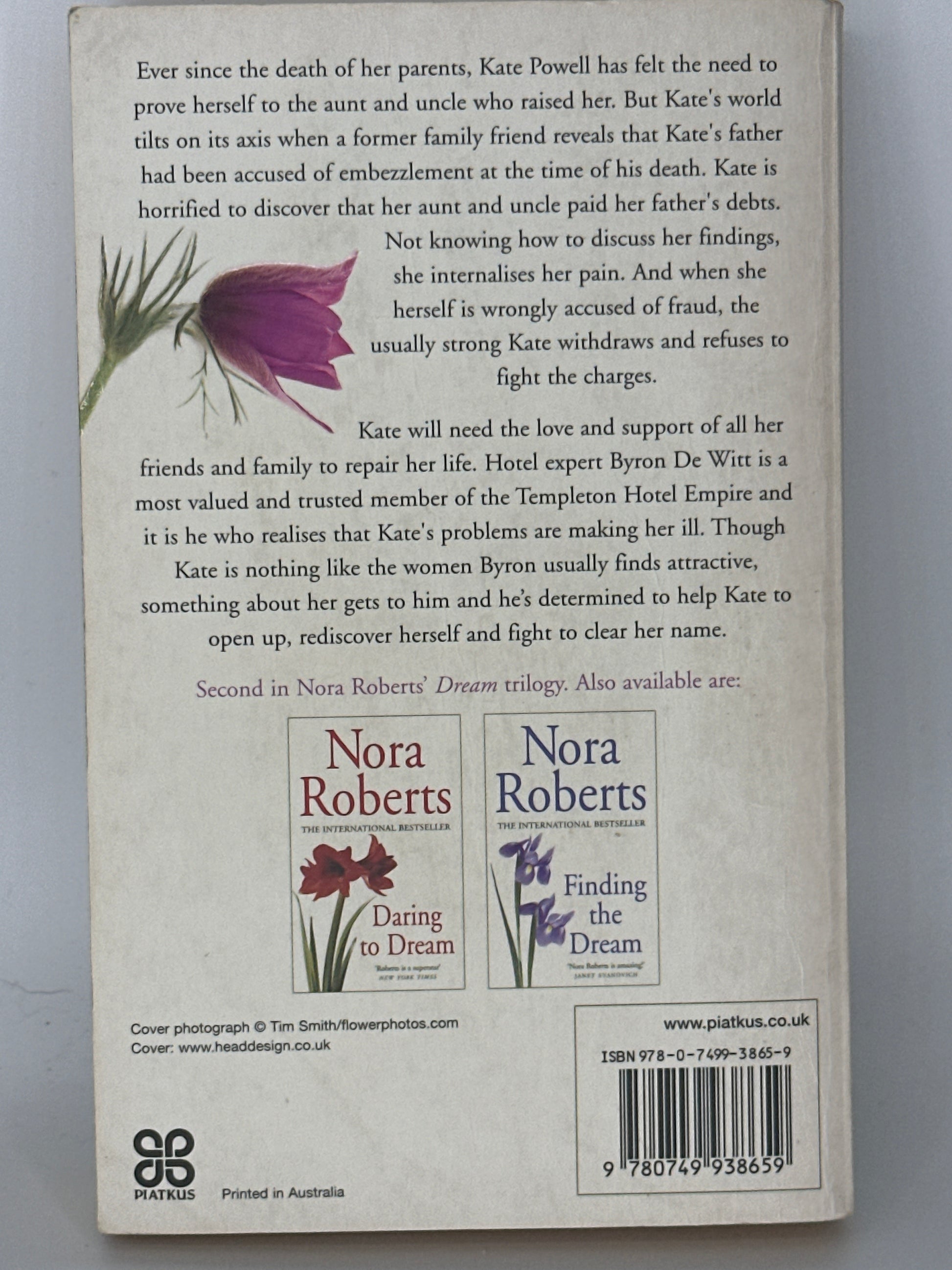 Nora Roberts Holding the Dream back cover used books