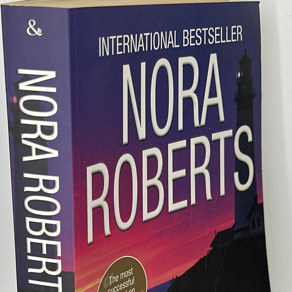 Nora Roberts THE WELCOMING spine used books